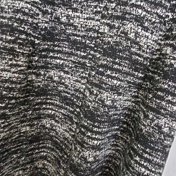 TABITHA FITTED SLEEVLESS DRESS - Picture 7 of 9